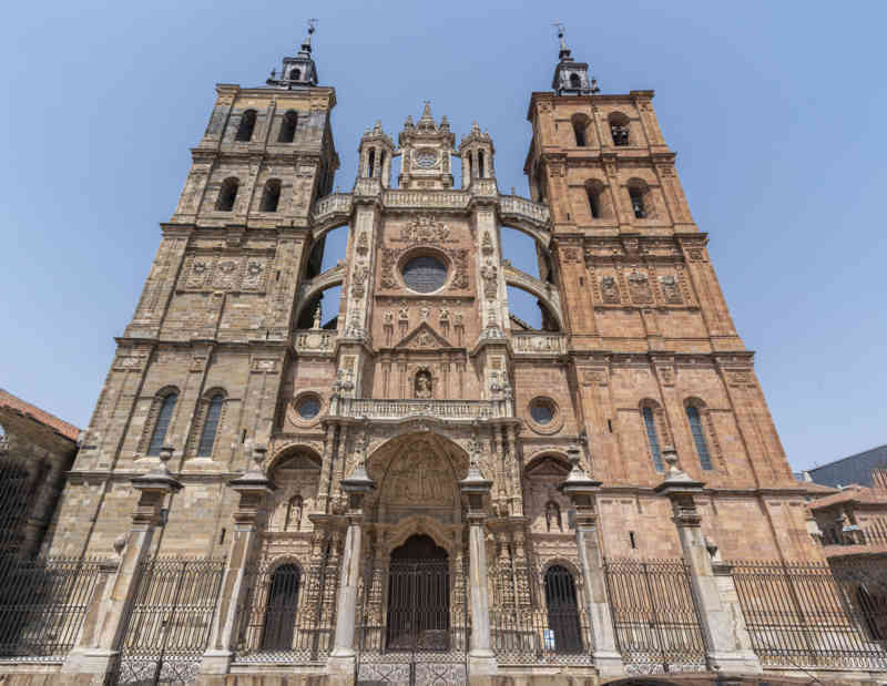 León 005 - Astorga - catedral de Santa María de Astorga.jpg